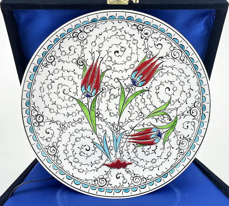 Açılış / Tören Hediyesi, Klasik Üç Lale ve Haliç Motifli 25 cm İznik Çini Tabak - 1