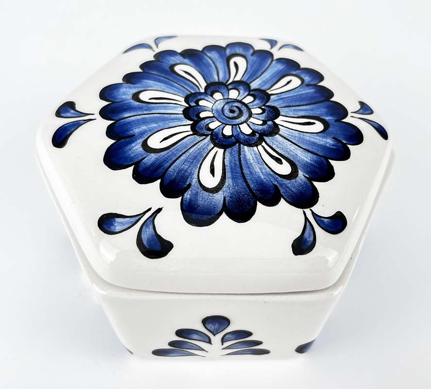 Boîte Hexagonale en Céramique au Lotus Bleu – Cadeau pour les Occasions Spéciales - 1
