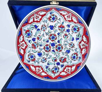 « Festival de Fleurs » – Assiette Décorative en Céramique d’İznik - Çini Evi