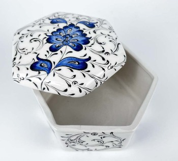 Sechseckige Keramikdose mit Blauer Lotusblüte im Haliç-Dekor - 2