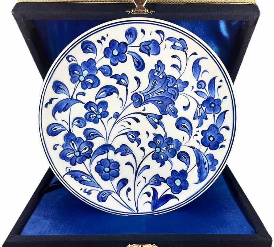 İznik Çini Tabak | Mavi Lotus ve Çiçek Desenli 18 cm - 1