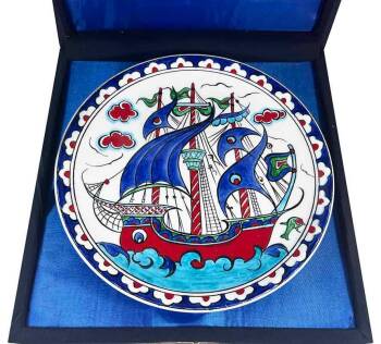 İznik Çini Tabak | Osmanlı Kalyon Motifli 18 cm - Çini Evi (1)