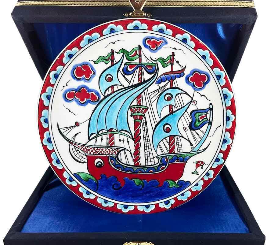 İznik Çini Tabak | Turkuaz Yelkenli Kalyon Motifi 18 cm - 1