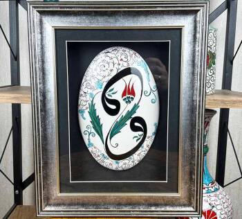 Décoration murale en céramique d’Iznik à motifs Vav et tulipe – cadeau islamique VIP - Çini Evi