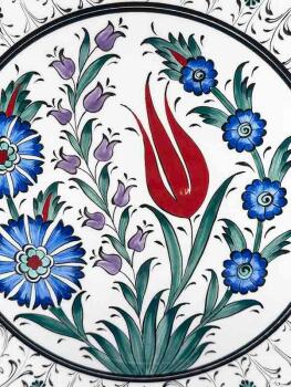 Geleneksel Lale Bahçesi Desenli İznik Tabak – Kültürel Hediye (25 cm / 9.84 inch) - Çini Evi (1)