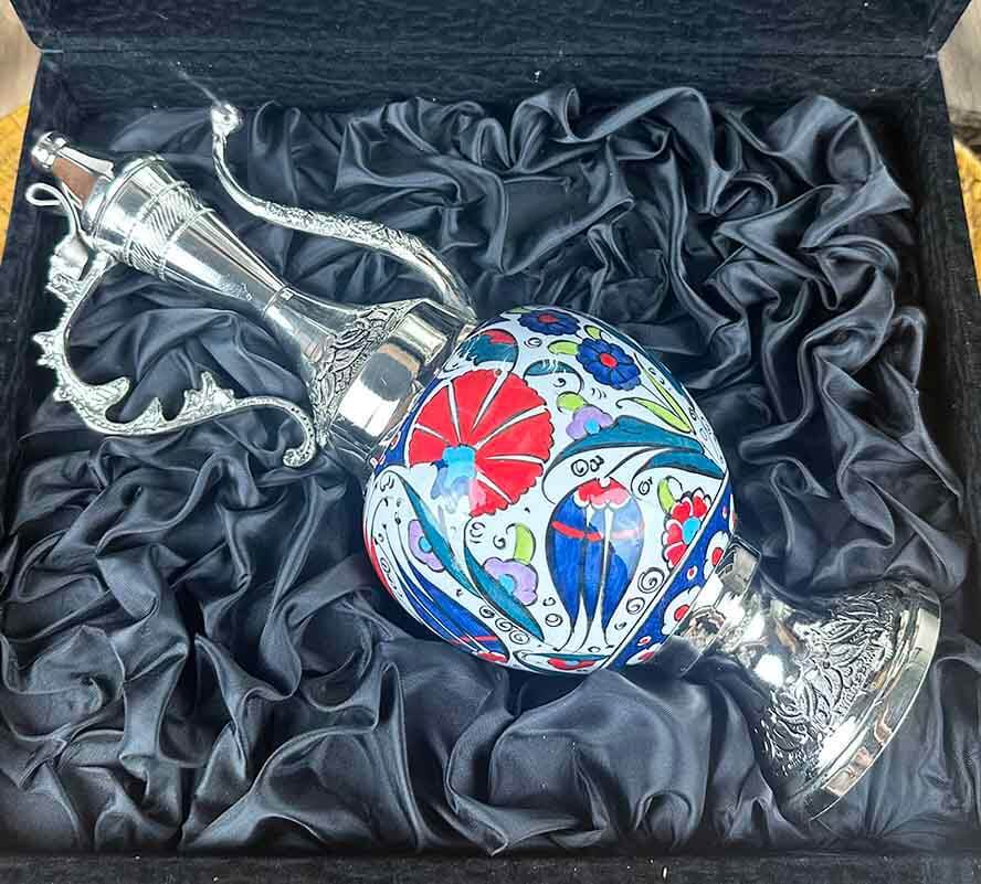 Kırmızı Karanfil ve Mavi Lale Motifli Gümüş Kaplama İznik Çini İbrik Seti - 3
