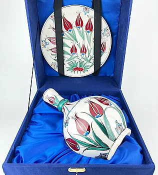 Kırmızı Lale Bahçesi İznik Çini Vazo Tabak Seti - 2