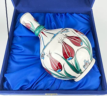 Kırmızı Lale Bahçesi İznik Çini Vazo Tabak Seti - 3