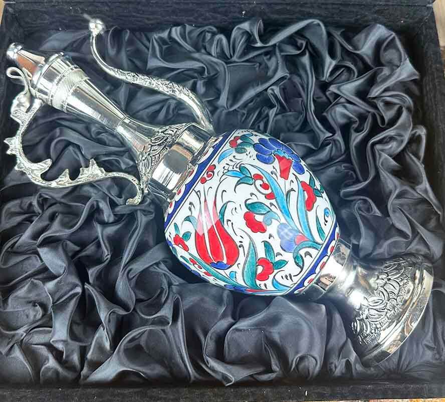 Kırmızı Lale ve Karanfil Motifli Gümüş Kaplama İznik Çini İbrik Seti - 3