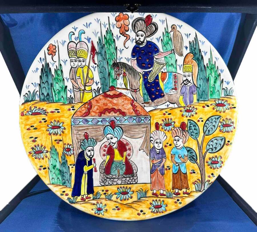 Minyatürlü İznik Çini Tabak – Hükümdara Elçi Kabulü (30 cm) - 1