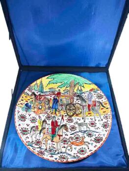 Minyatürlü İznik Çini Tabak – Saray Araba Alayı (30 cm) - 3