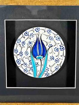 Plaque en céramique d’Iznik motif tulipe bleue - 2
