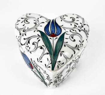 Spring Bouquet Heart-Shaped Ceramic Jewelry Box - Çini Evi