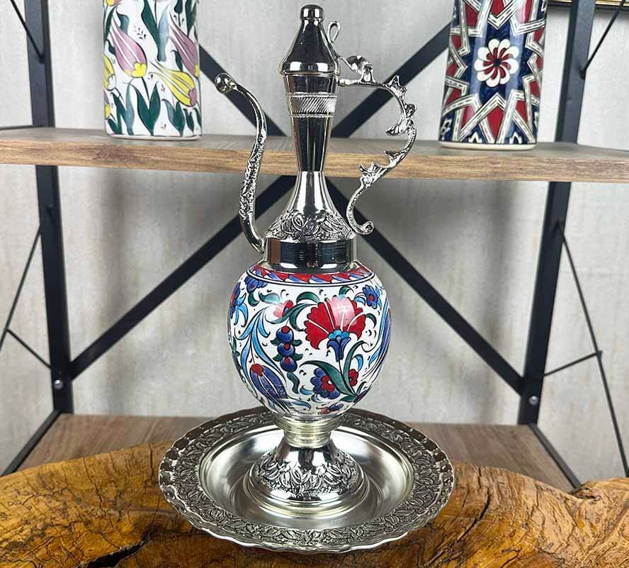 Kırmızı Karanfil Zarafeti – Gümüş Kaplama İznik Çini İbrik Seti - 1