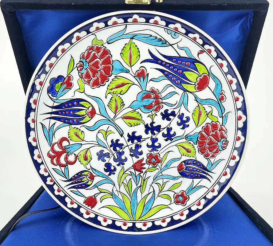 Yabancı İş Ortağına Hediye, Lale ve Karanfil Motifli 25 cm İznik Çini Tabak - 1