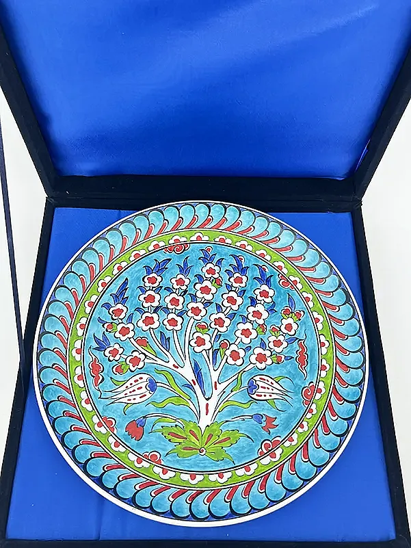 Yaşamın Sonsuzluğu: Turkuaz Zeminli Hayat Ağacı Motifli 25 cm İznik Çini Tabak - 3